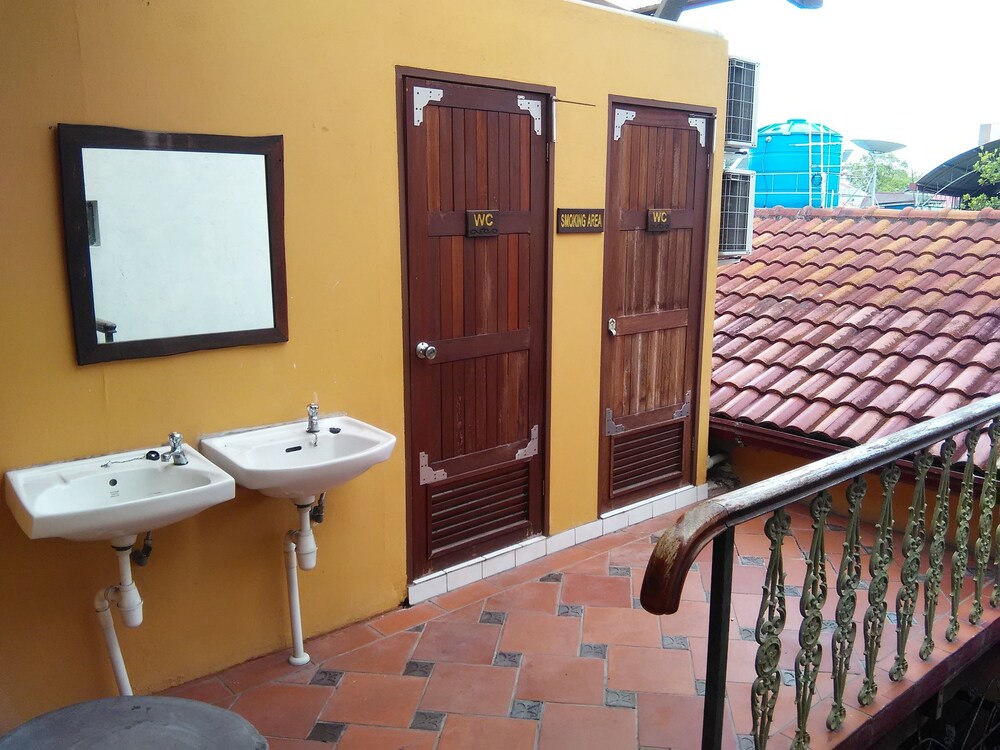 Kuching Waterfront Lodge 35/40