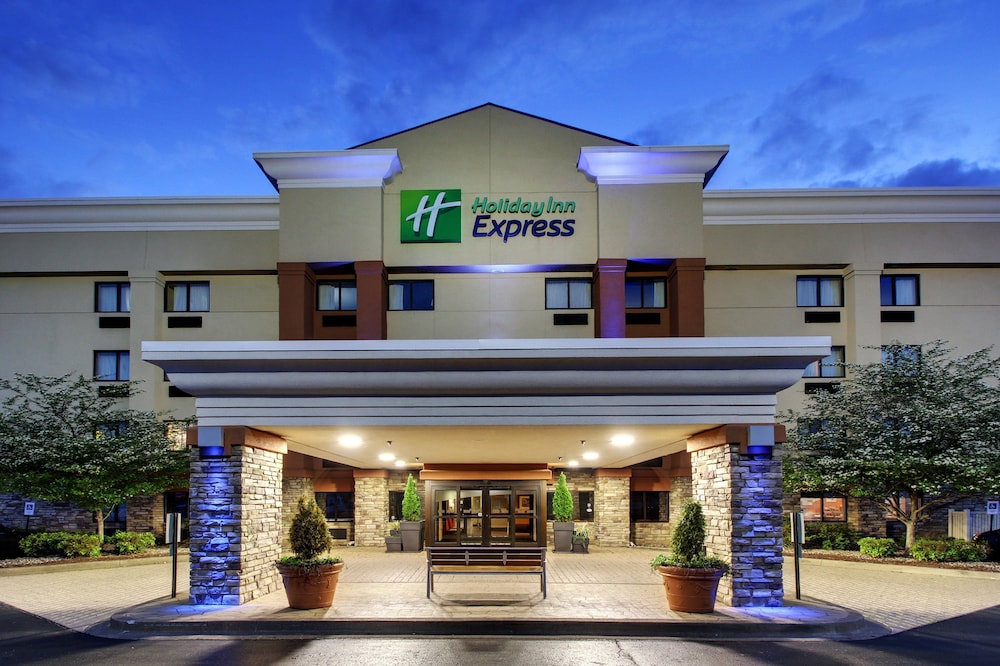 Holiday Inn Express Fort Campbell-Oak Grove 9/48