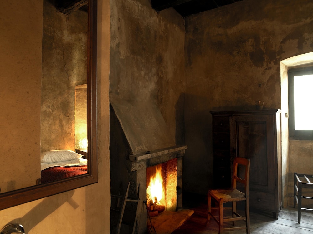 SEXTANTIO ALBERGO DIFFUSO 34/50