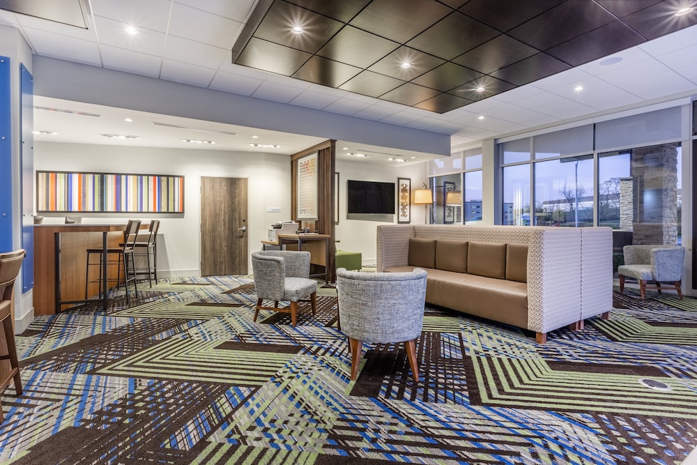 Holiday Inn Express Suites Florence Cincinnati Airport 24/37