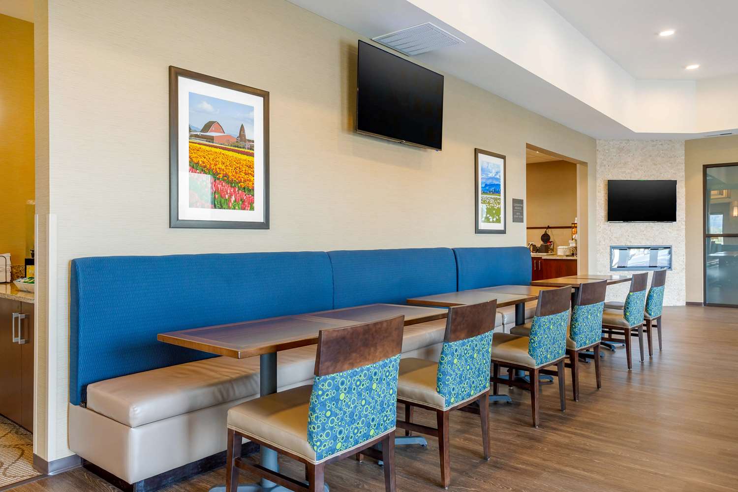 Comfort Suites Burlington Near I-5 32/37