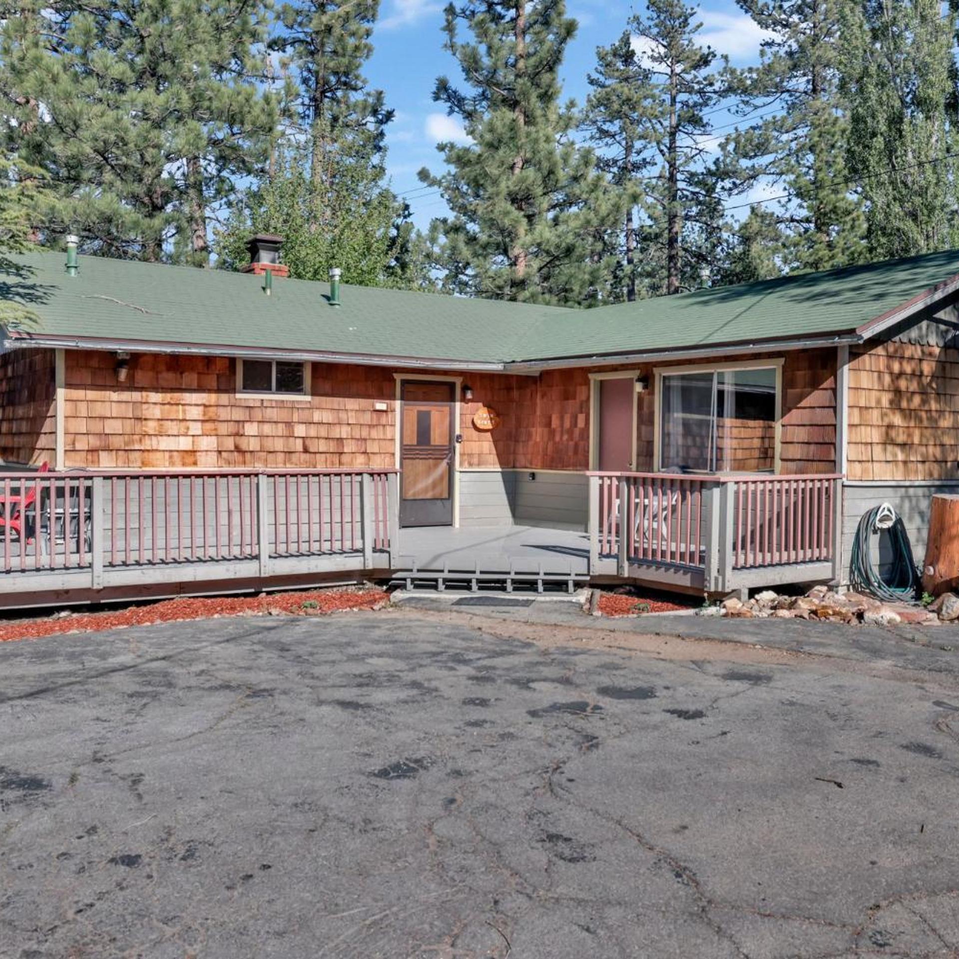 Twin Pines Family Cabin by Big Bear Vacations 18/28