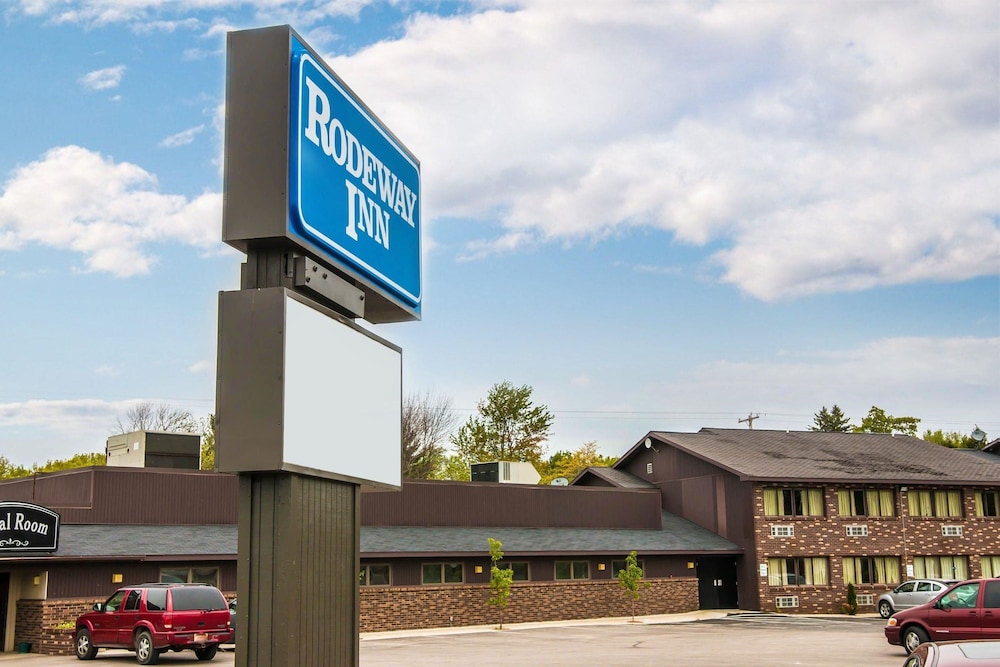 Rodeway Inn Muskegon Airport MI 1/33
