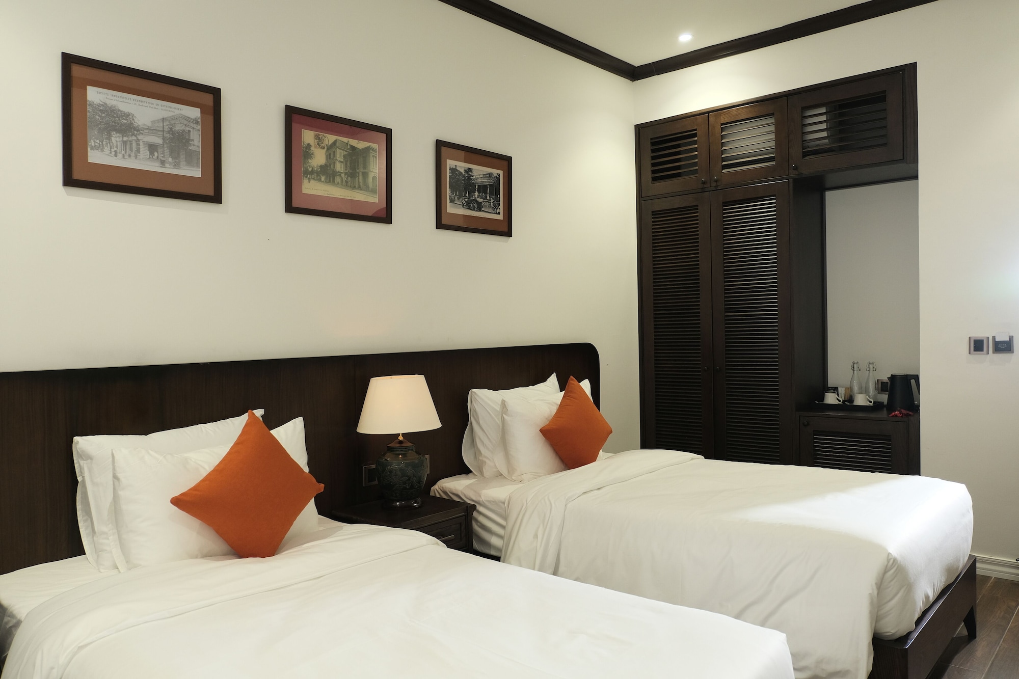 SUPERIOR, DOUBLE OR TWIN BED
