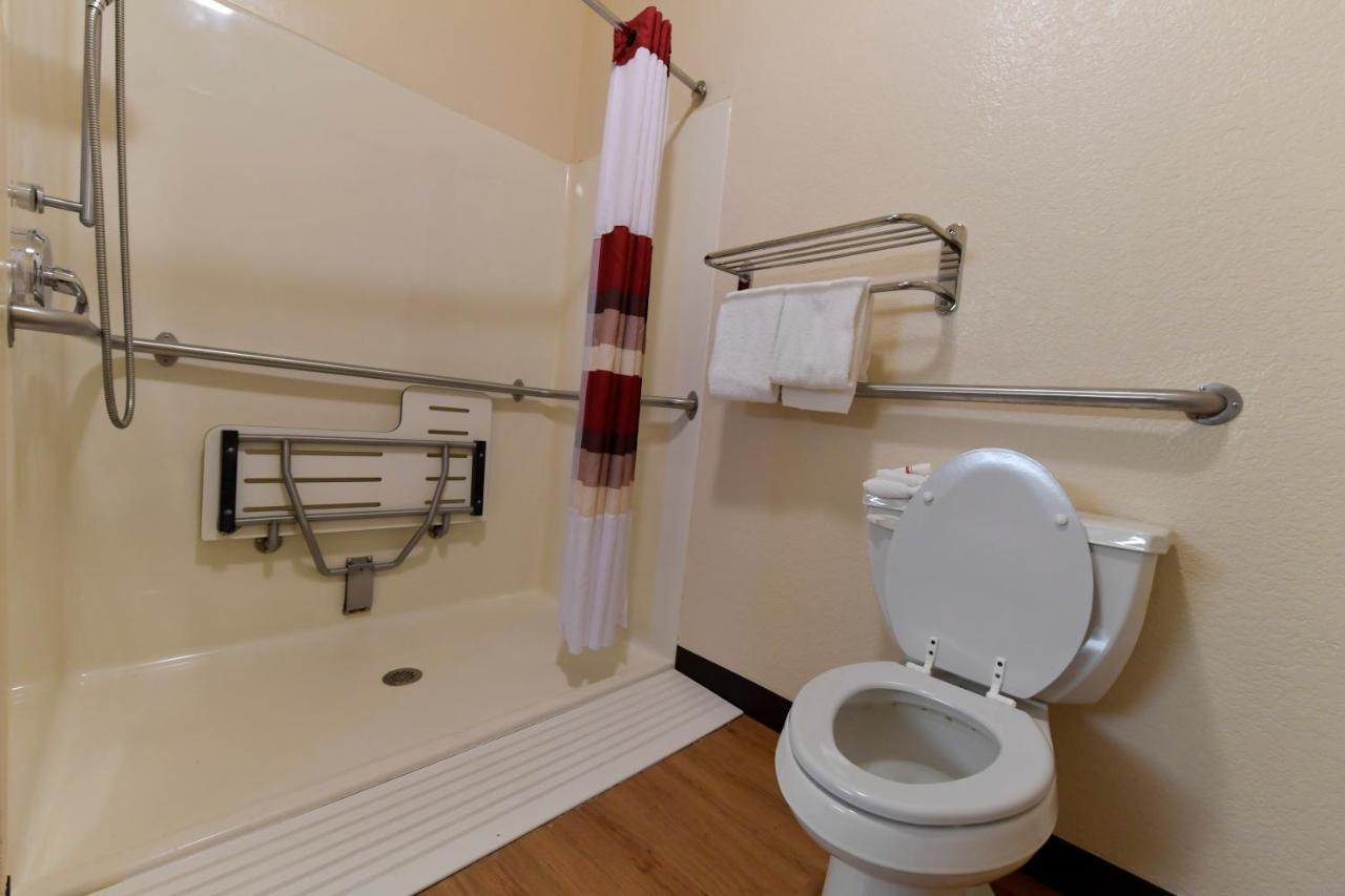 ROOM, KING BED, ACCESSIBLE