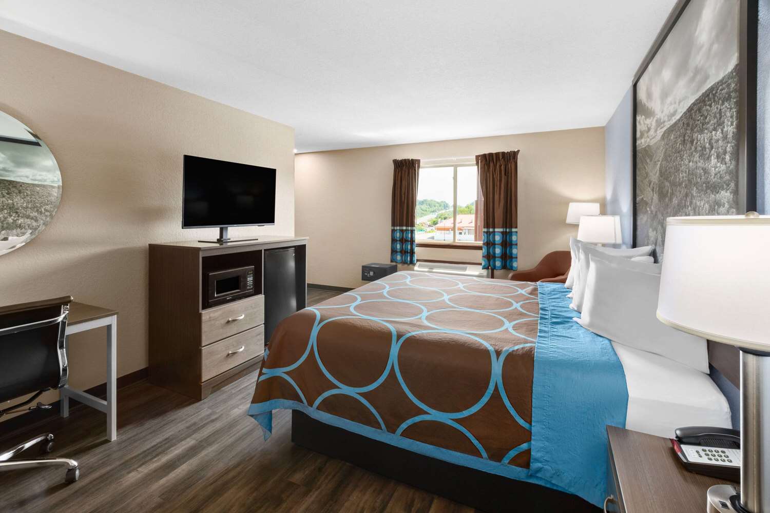 Super 8 By Wyndham Fairmont, WV 21/28