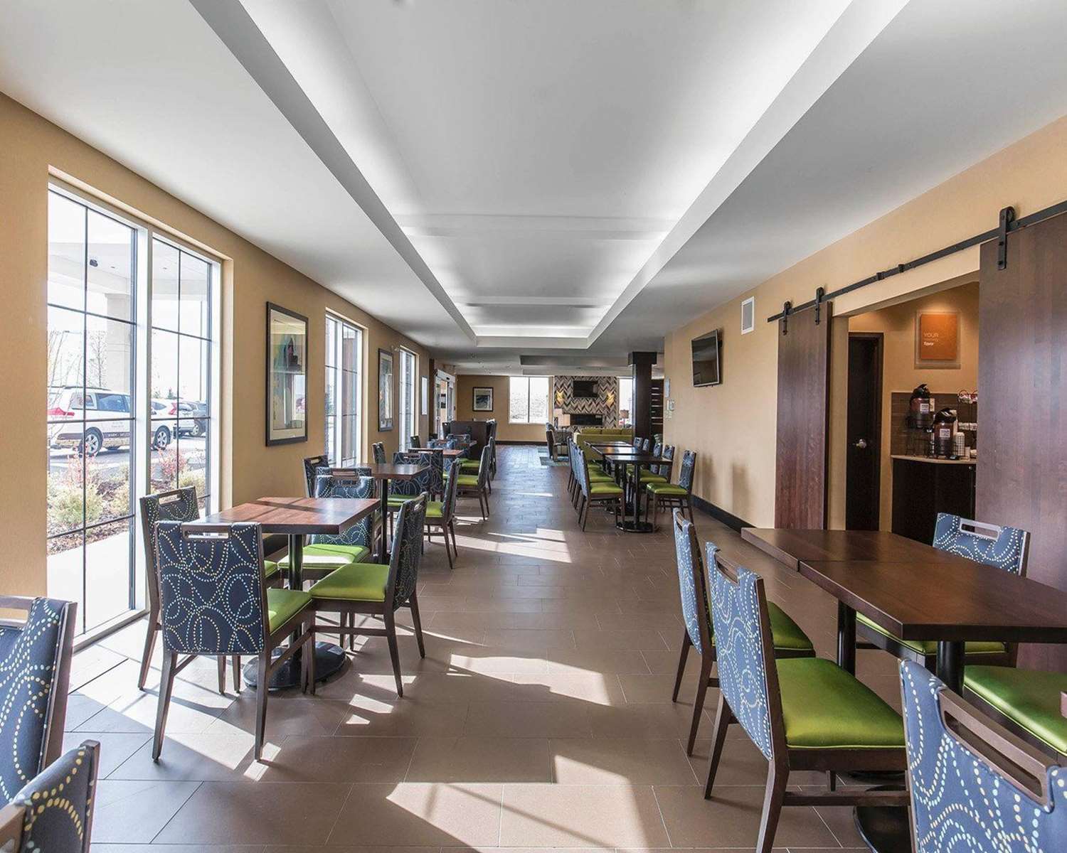 Comfort Inn & Suites Calgary Airport North 28/39