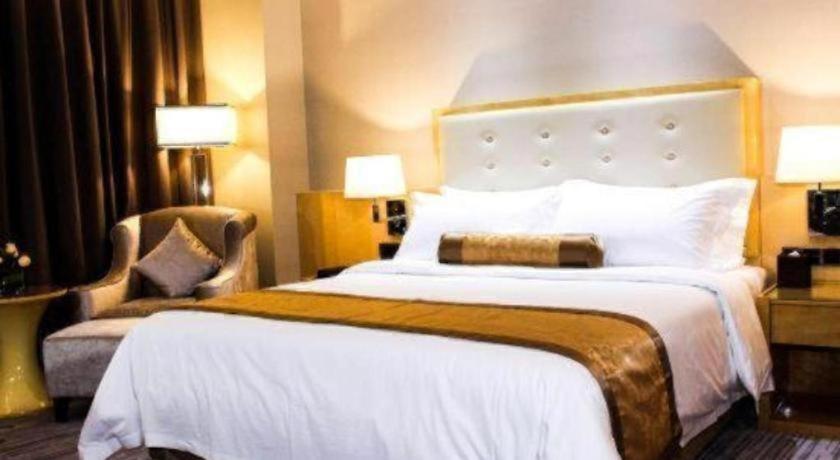 Golden Phoenix International Hotel 35/51