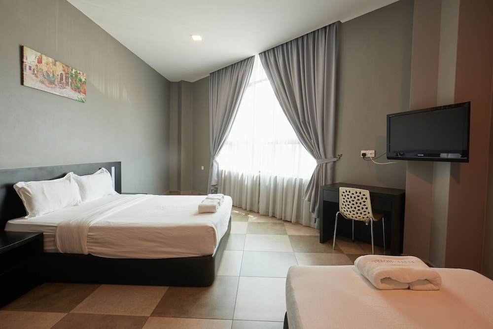 غرفة سوبيريور عائلية بسرير كوين وسرير فردي، Elite Hotel Muar 5/8