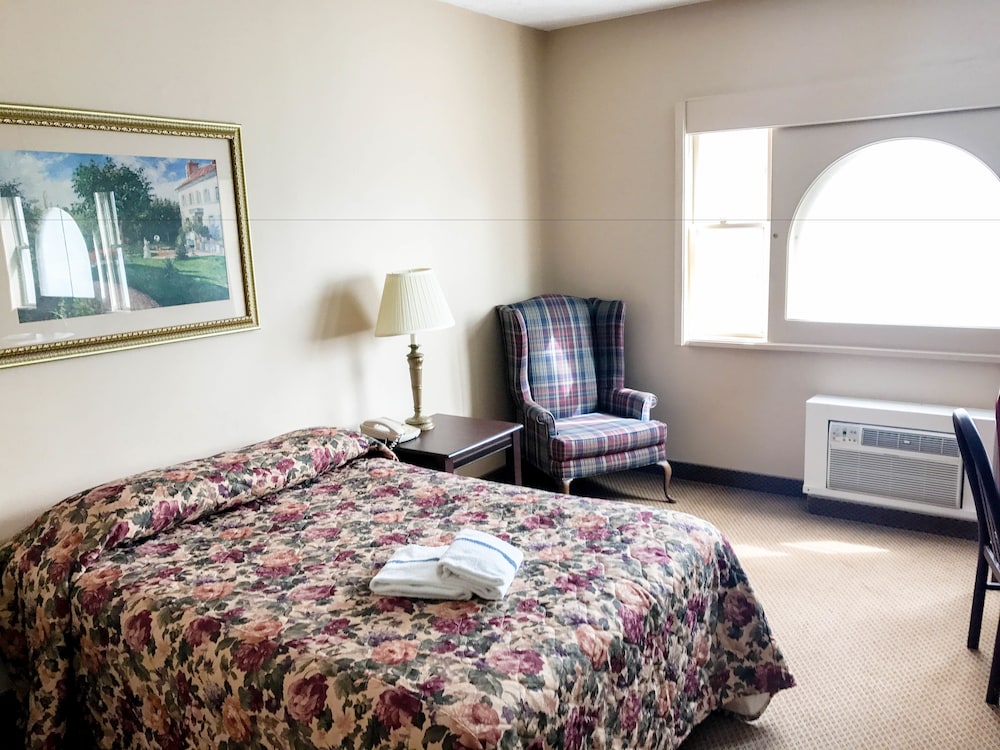 Carriage House Country Club 34/50