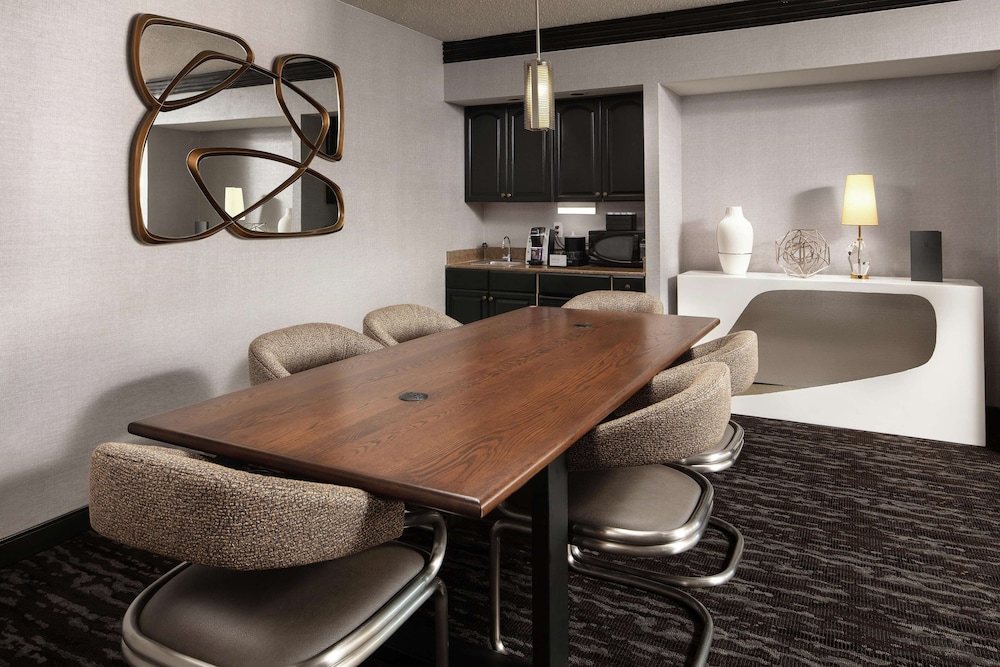 Embassy Suites By Hilton Crystal City National Airport 57/65