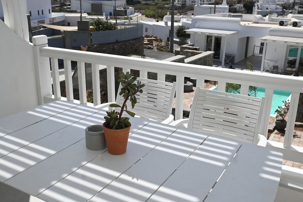 Sofos Suites 6/50