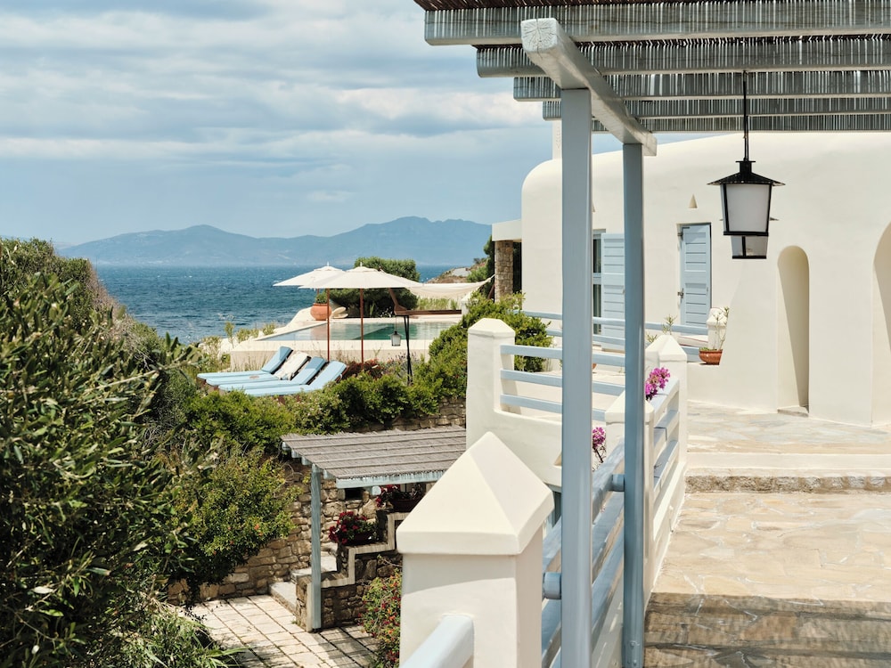 Belvedere Waterfront Villa and Suites 40/49