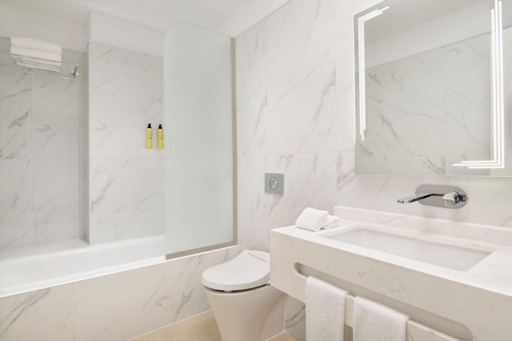 شقة كبيرة بسرير كينج وسريرين كينج بإطلالة على المدينة بـ3 غرف نوم، Element West Bay Doha 5/8