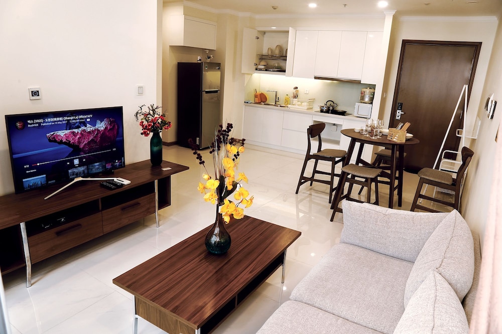 High-Floor River-View Apartment 30/50