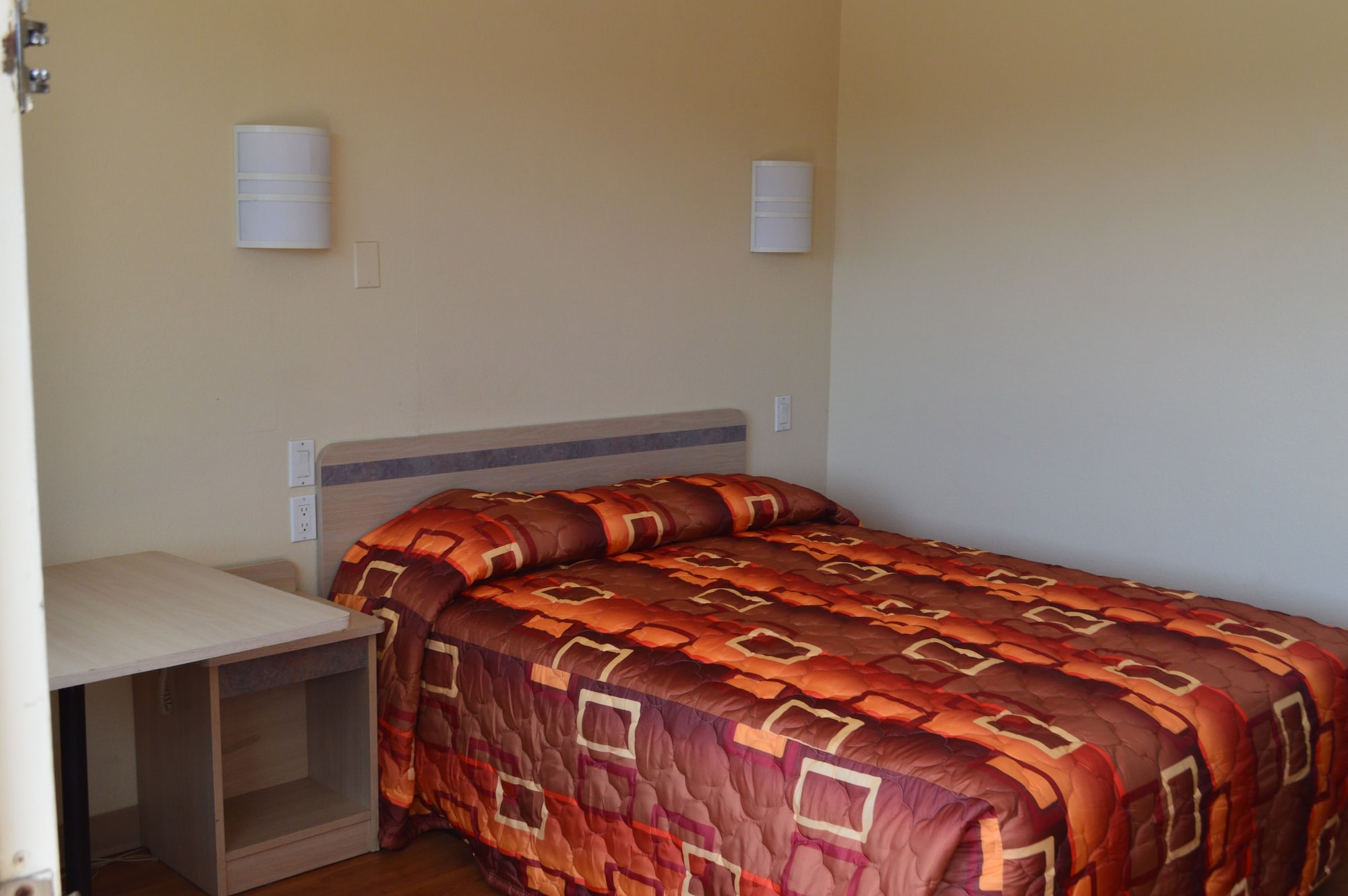 BASIC, KING BED
