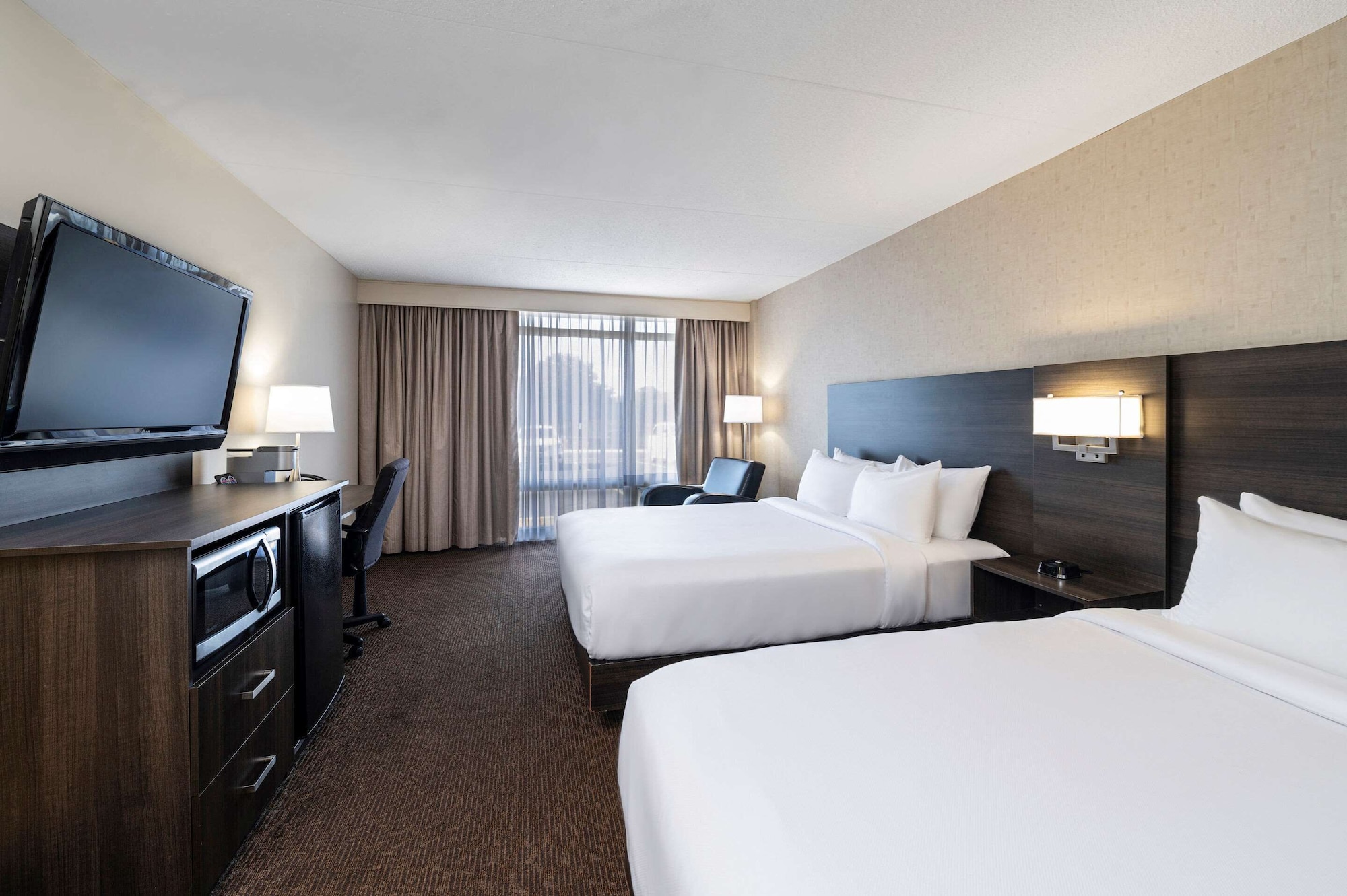 STANDARD, 2 QUEEN BEDS