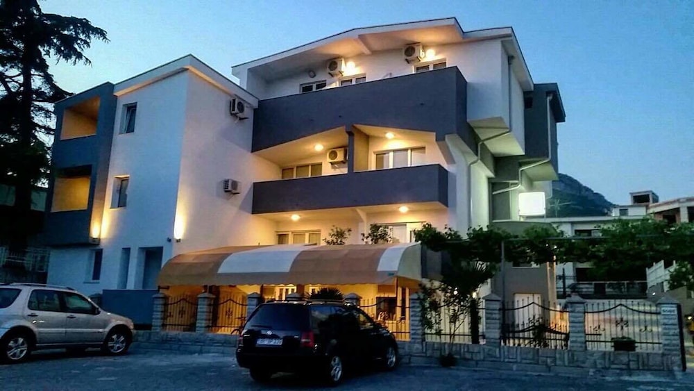 Apartments Kojic 3/75