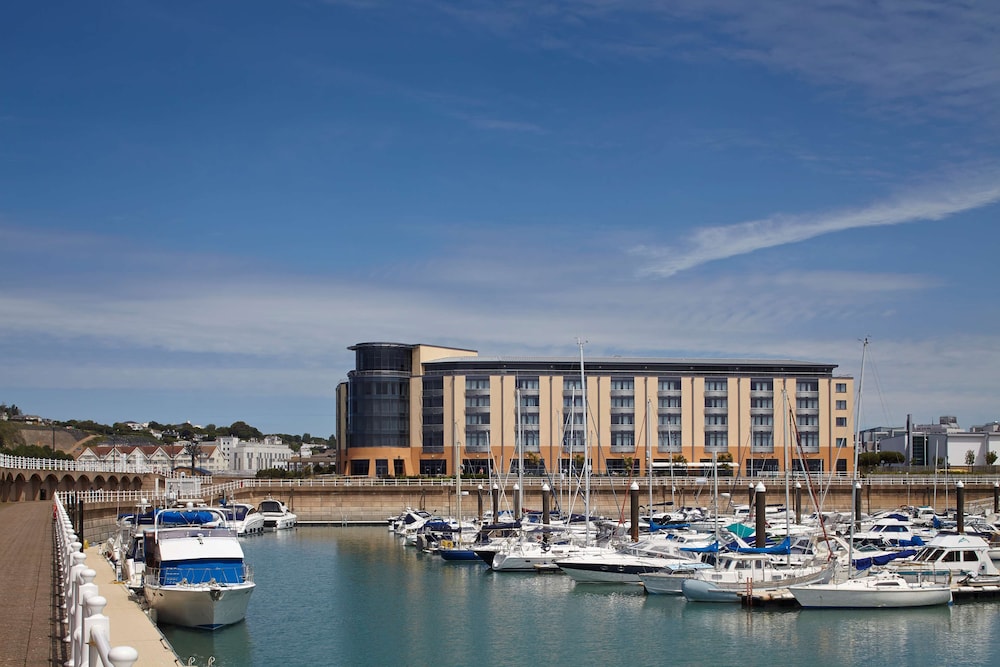 Radisson Blu Waterfront Hotel, Jersey 54/57