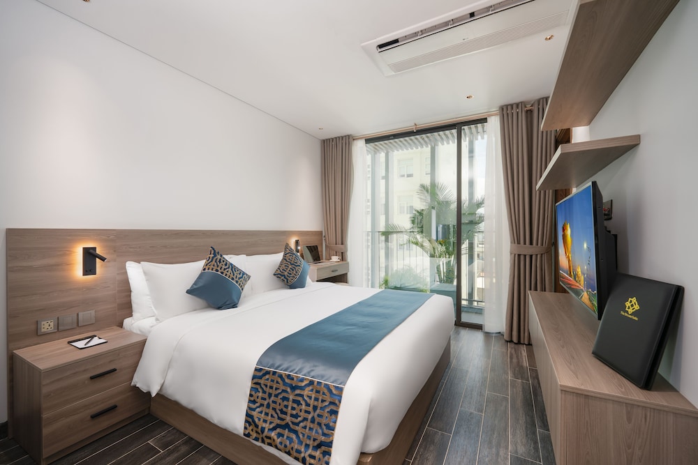 PREMIER, STUDIO, KING BED