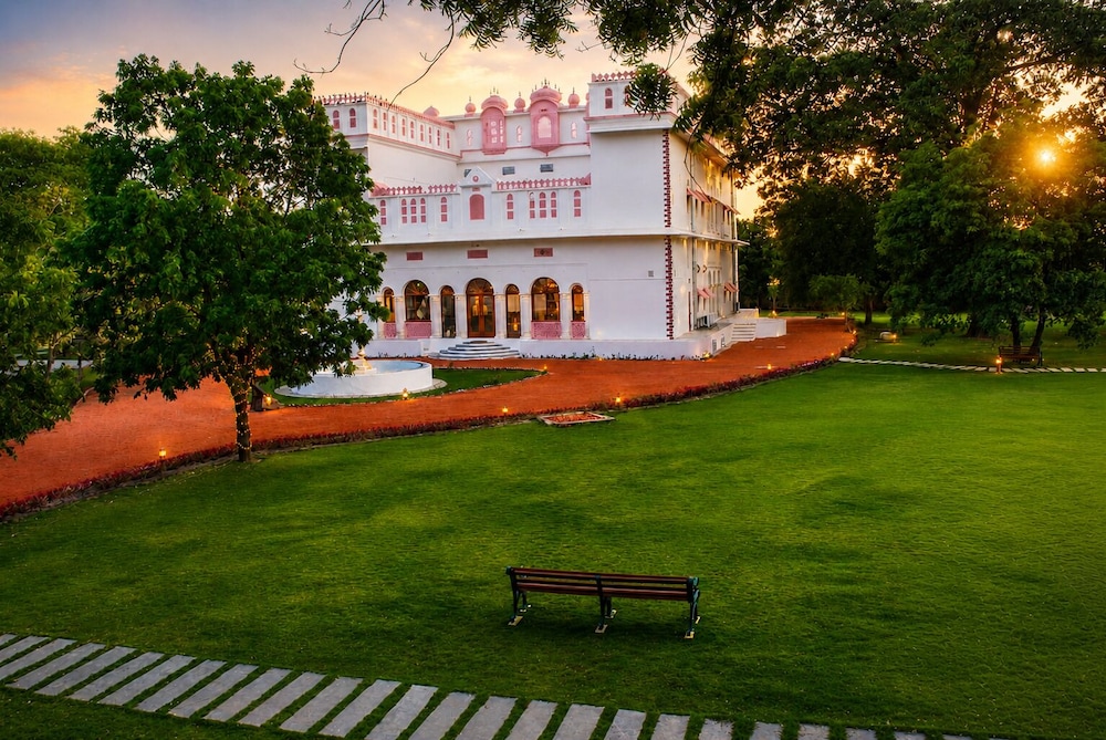 Welcomeheritage Bijayniwas Palace 38/47