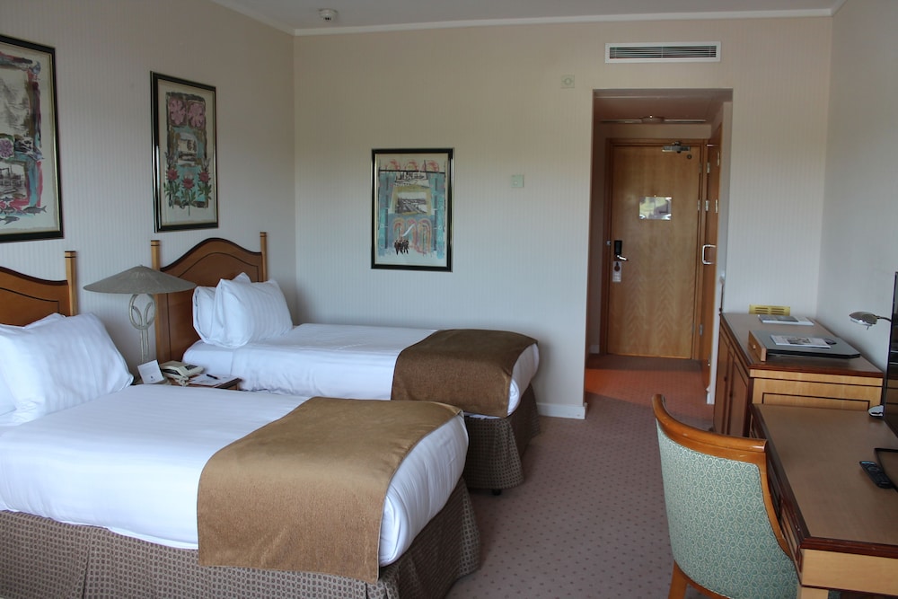The Golden Jubilee Hotel 10/50
