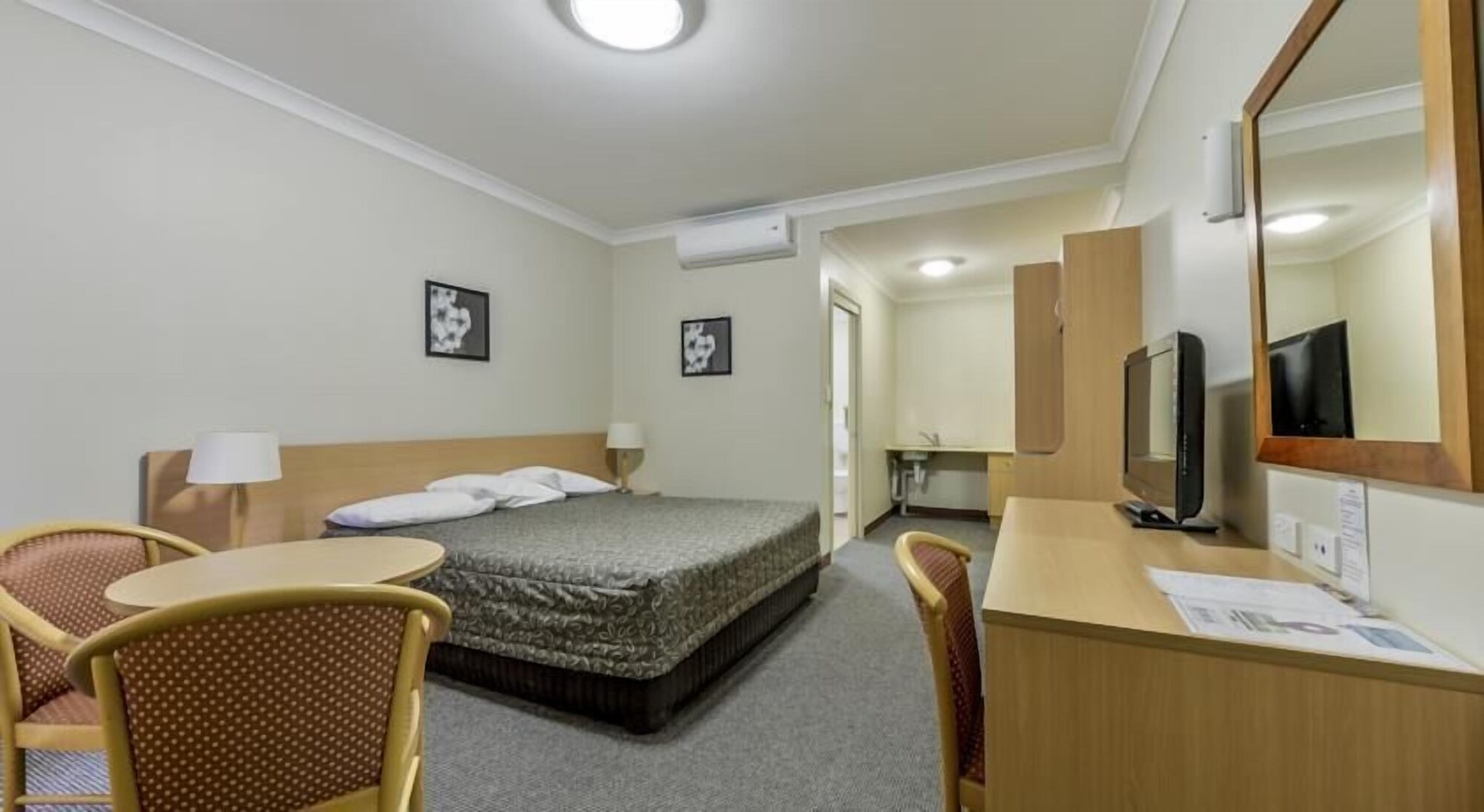 Spa, Suite, King Bed