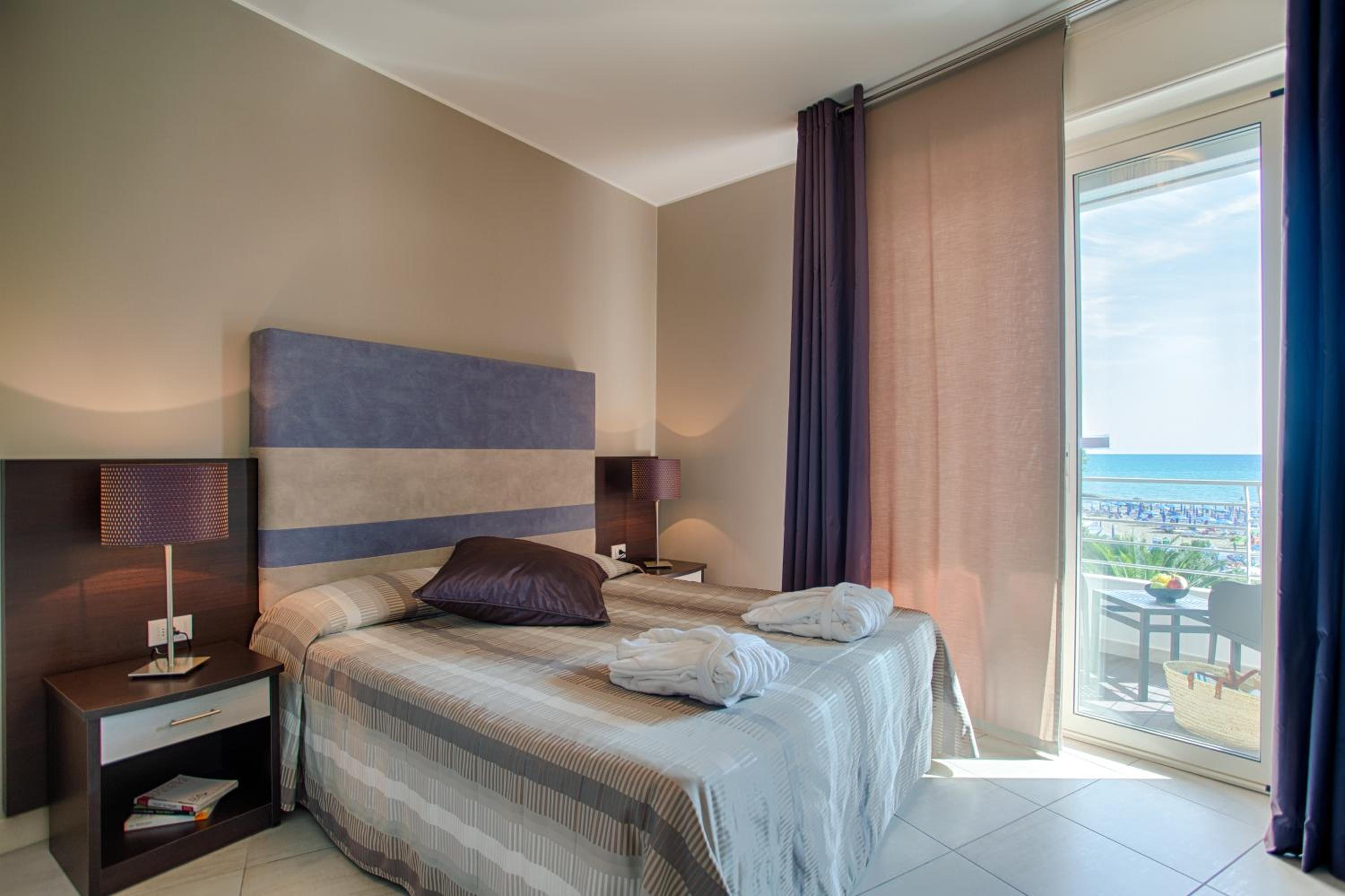 Connecting, Double Bed, Side Sea View
