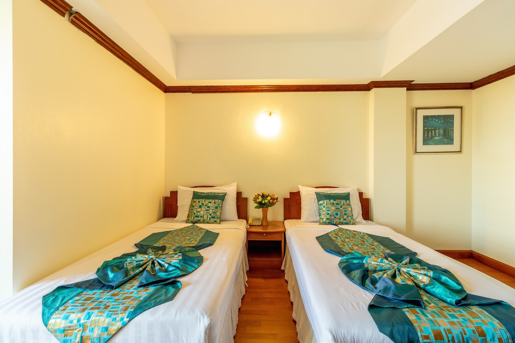 SUPERIOR, TWIN BEDS, BALCONY