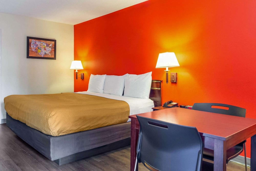 Econo Lodge Laurel, MS 16/31