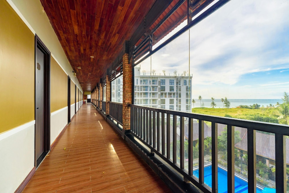 Ahaveda Resort 11/56