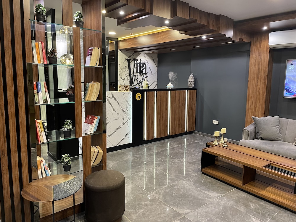 Vita Bella Suites 2/22