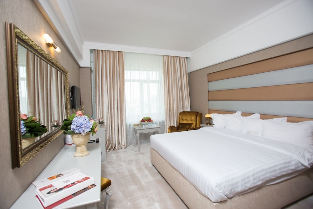 Phoenicia Grand Hotel 14/74
