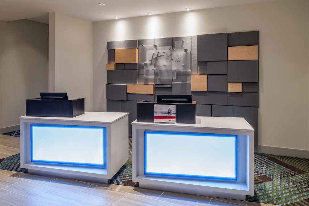 HOLIDAY INN EXPRESS TROY 9/48