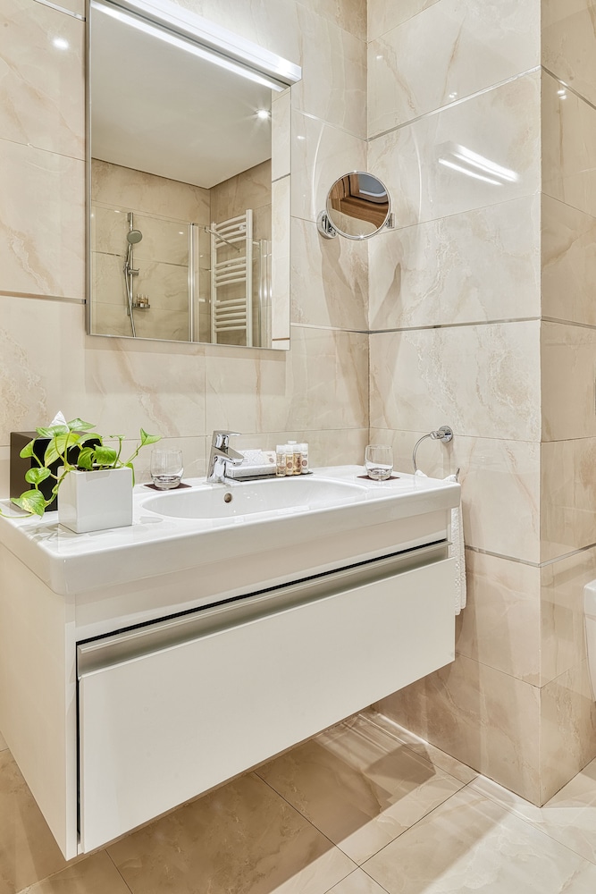 ADAM Hotel Suites 59/59