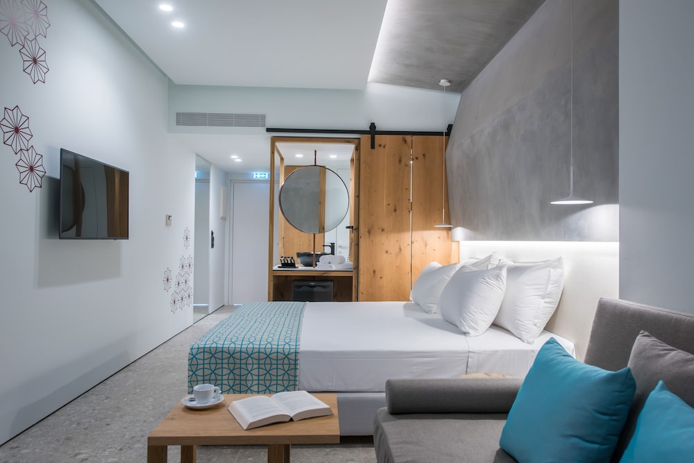 SUPERIOR, ROOF GARDEN, JETTED TUB