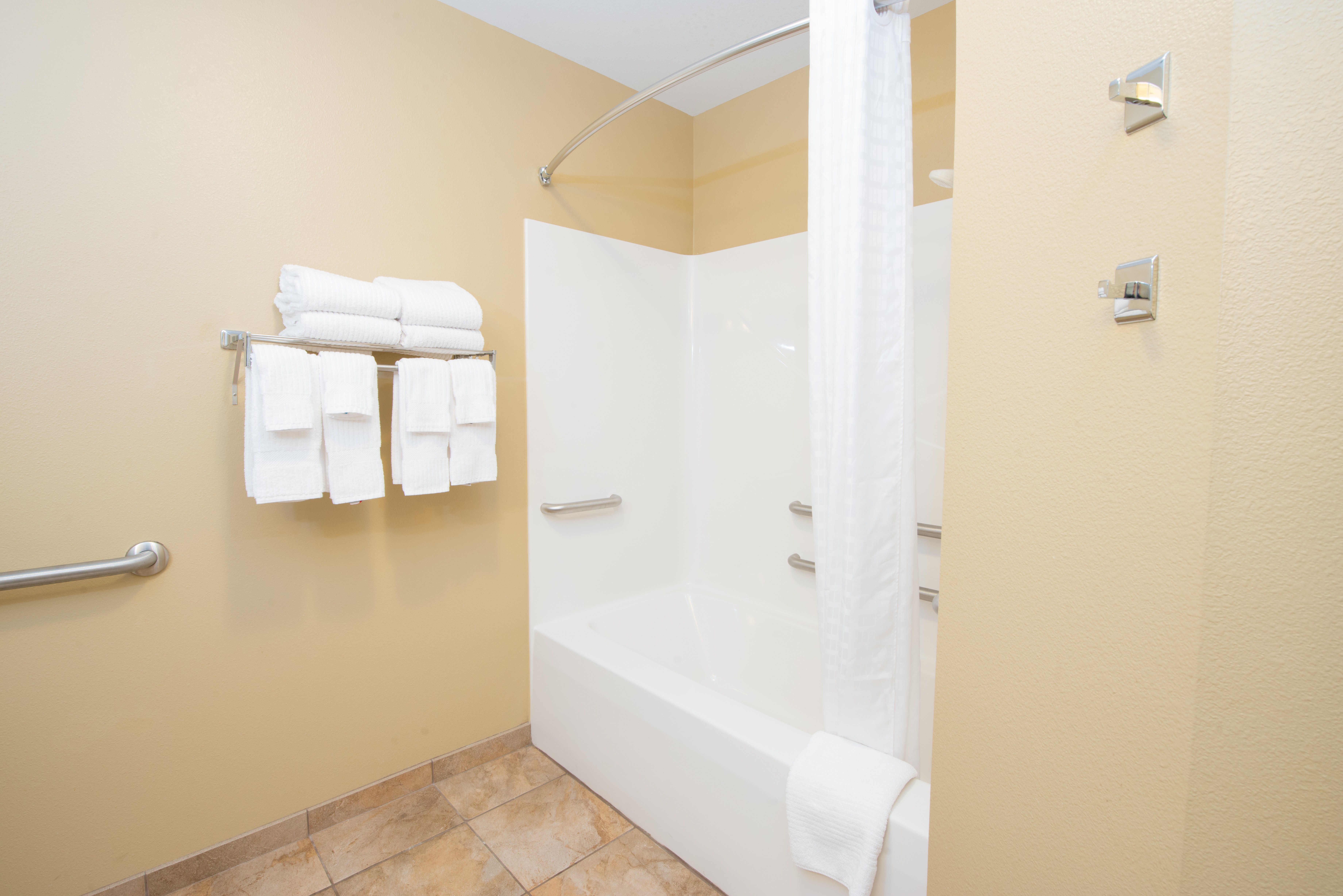 جناح استوديو بسريرين مزدوجين لذوي الإعاقة، Candlewood Suites Minot 4/4