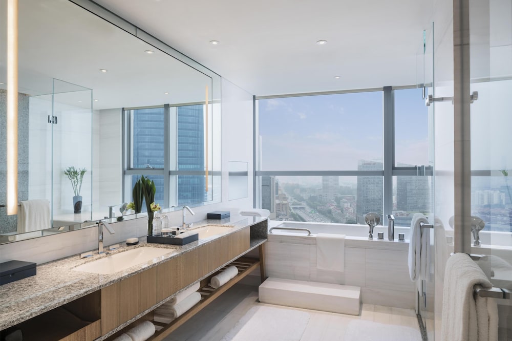 HYATT REGENCY SHANGHAI WUJIAOCHANG 74/75