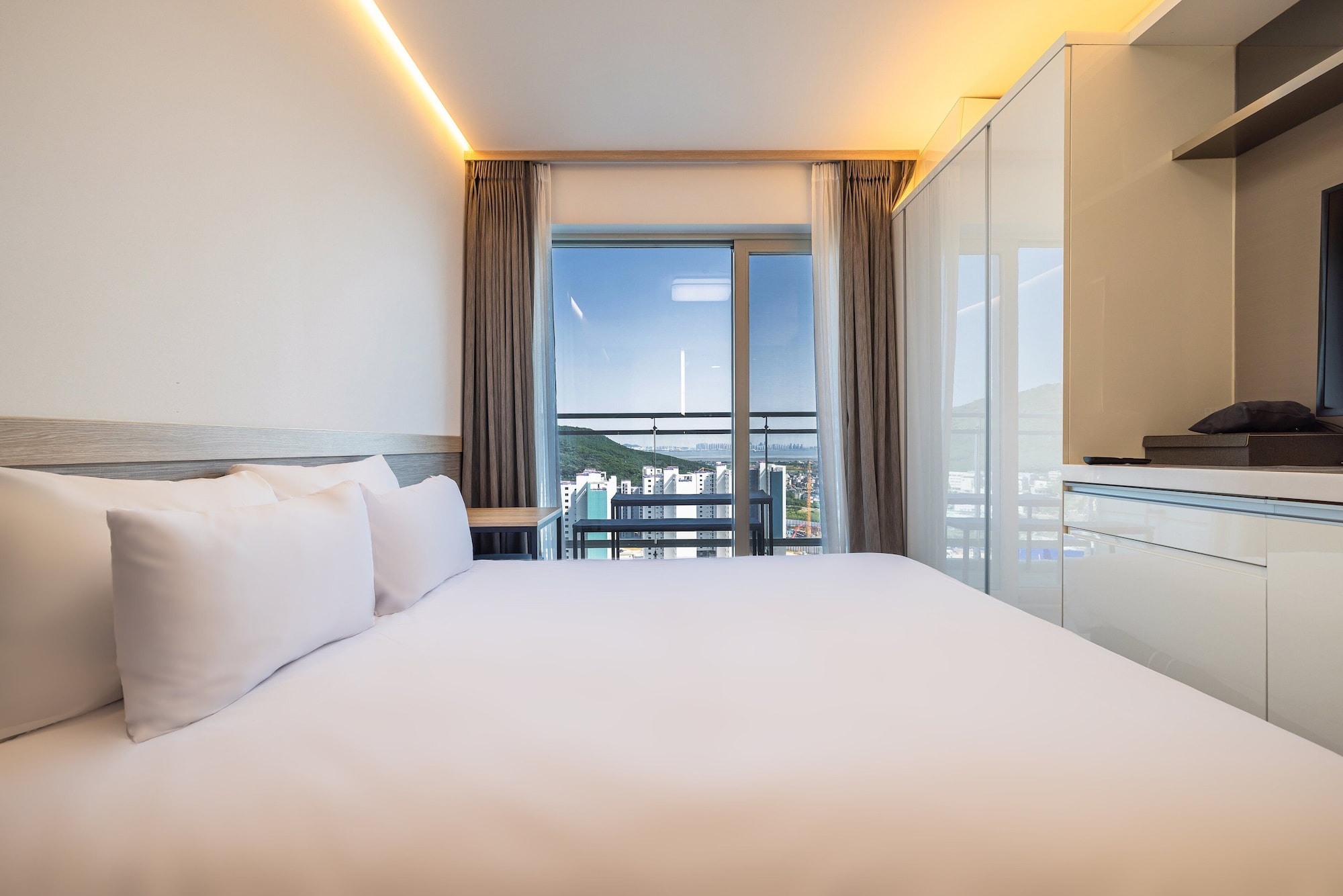 DELUXE, KING BED, HARBOUR VIEW, TERRACE