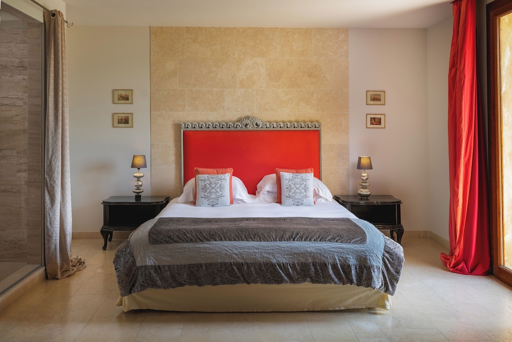 Junior Suite, King Bed, Valley View, Sofa, Terrace