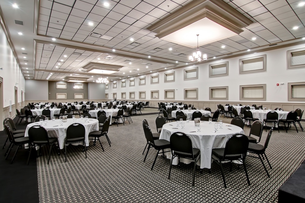 Chateau Nova Yellowknife 45/49