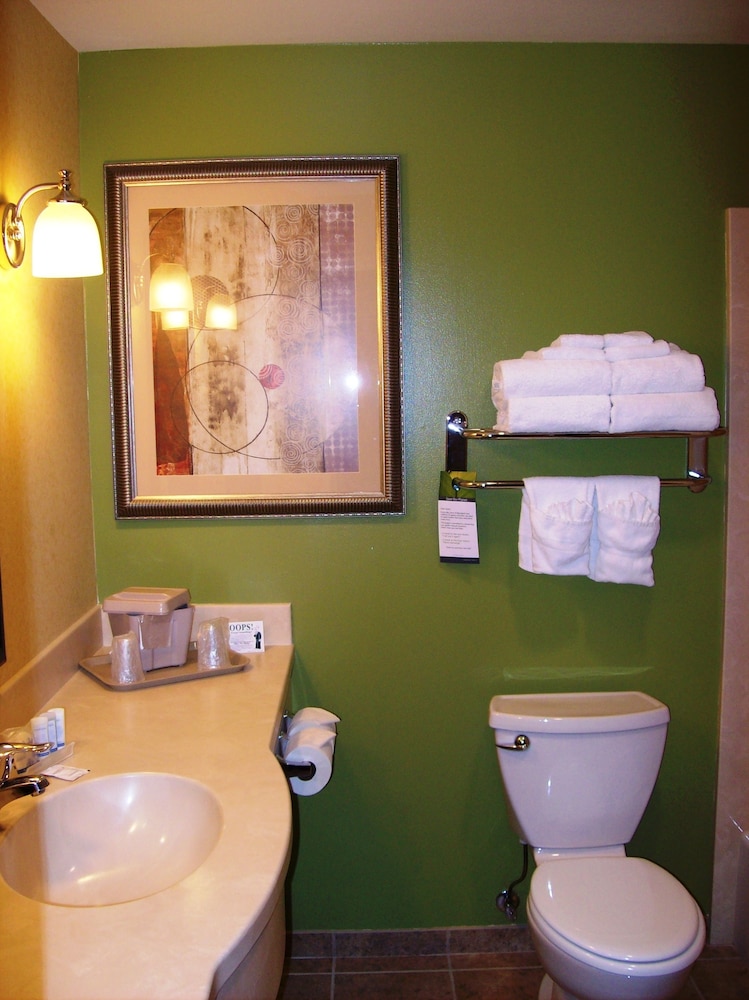 Sleep Inn and Suites Redmond, OR 11/34