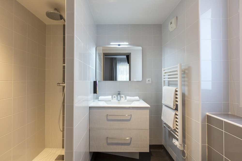 Sure Hotel by Best Western Saint-Raphael Le Dramont 48/48