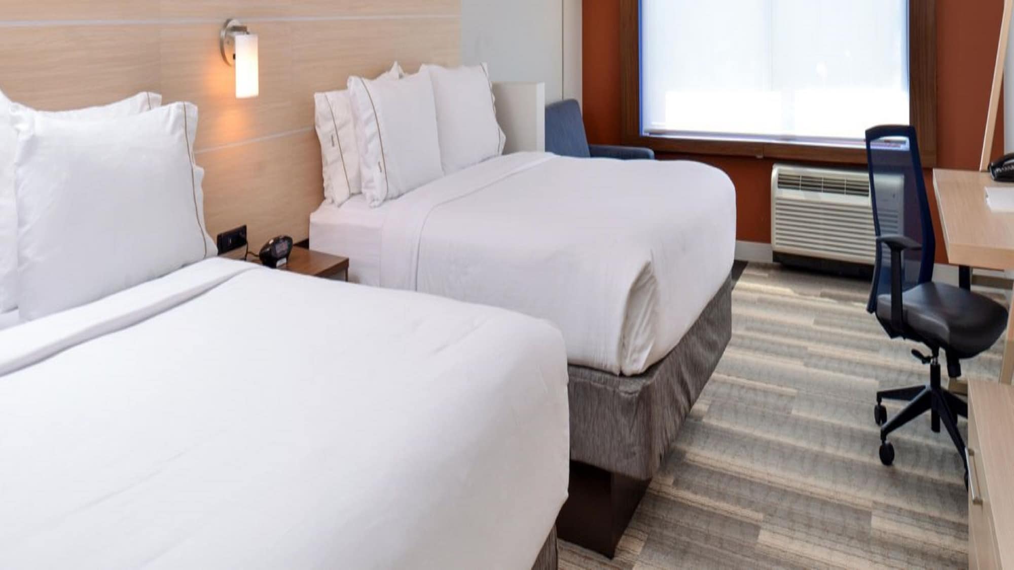 Suite, 2 Queen Beds, Living Area, HOLIDAY INN EXPRESS & SUITES SOUTHGATE - DETROIT AREA 4/4