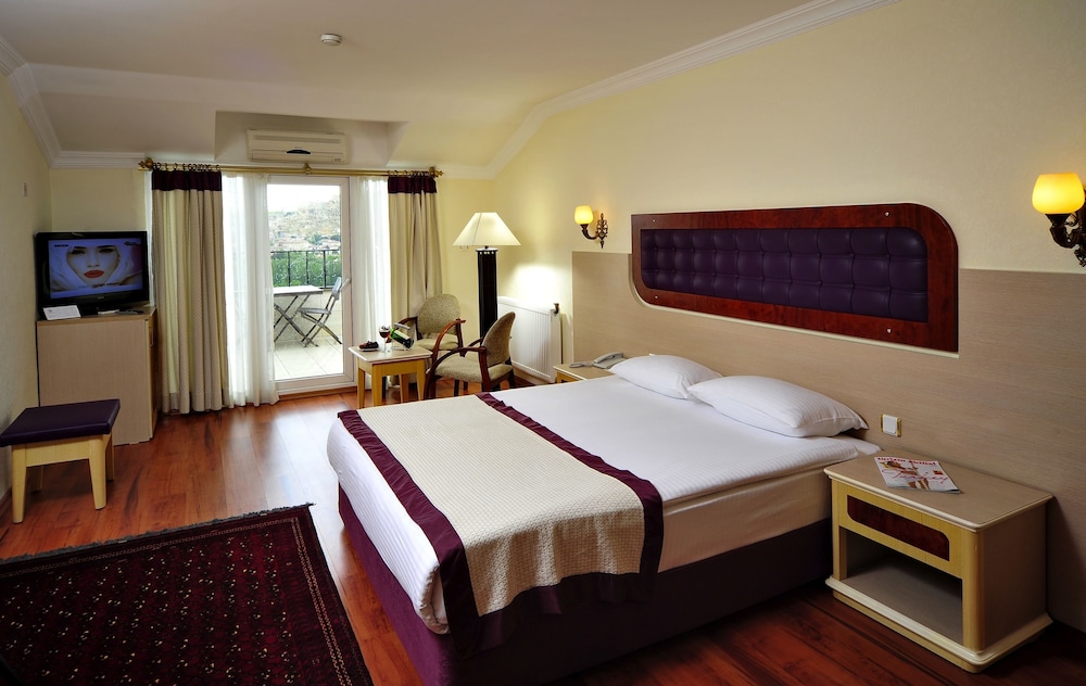 EXECUTIVE, DOUBLE OR TWIN BED
