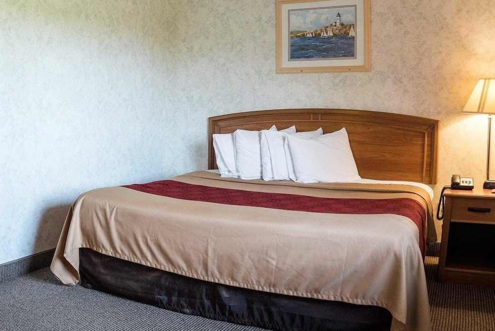 Econo Lodge Inn & Suites Canandaigua - Fingers Lake Area 16/37