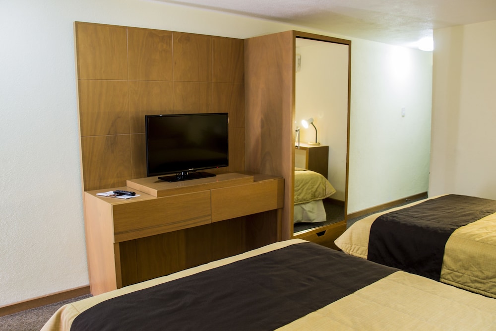 La Posada Hotel &amp; Suites 17/68