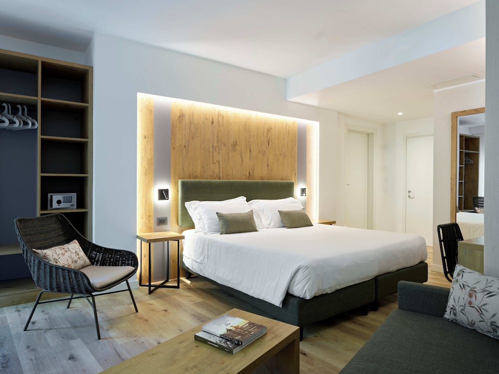 Hotel America 12/50
