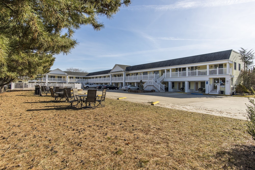 The Beach Club on Madison Avenue 2/34