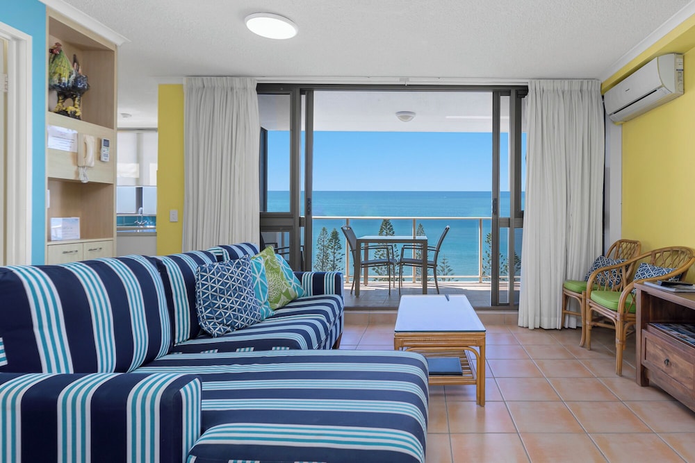 PACIFIC BEACH RESORT 46/77
